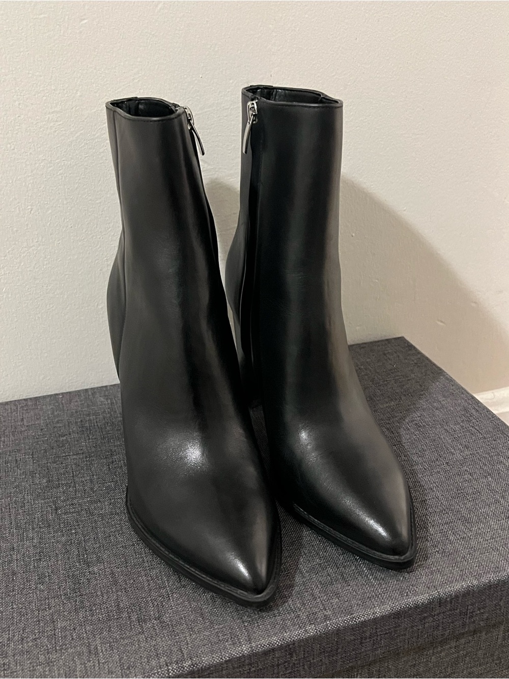 NWOT Nine West Tryme 9x9 Heeled Ankle Booties W 9